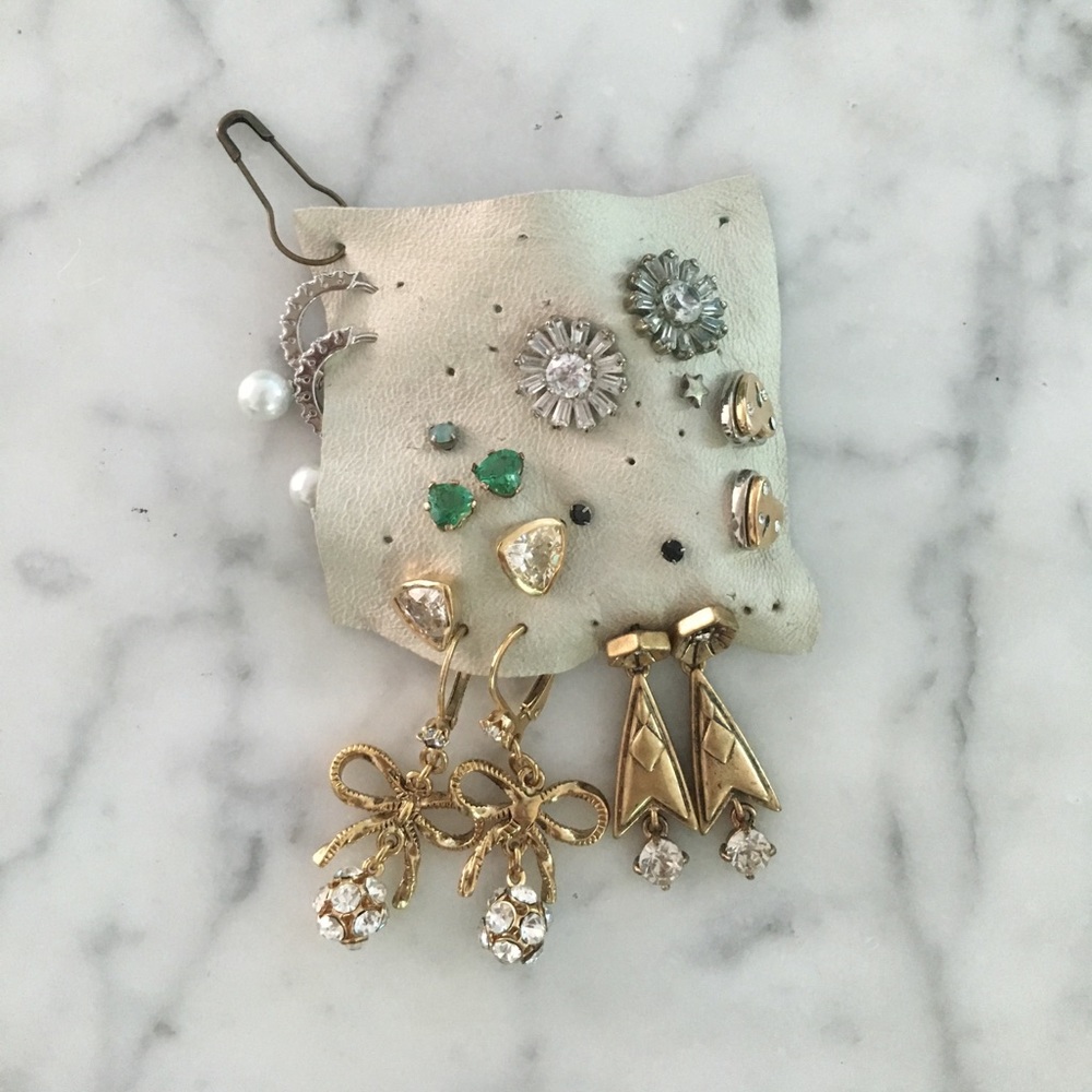 Betsey Johnson Gold Bow Dangle Earrings Like New